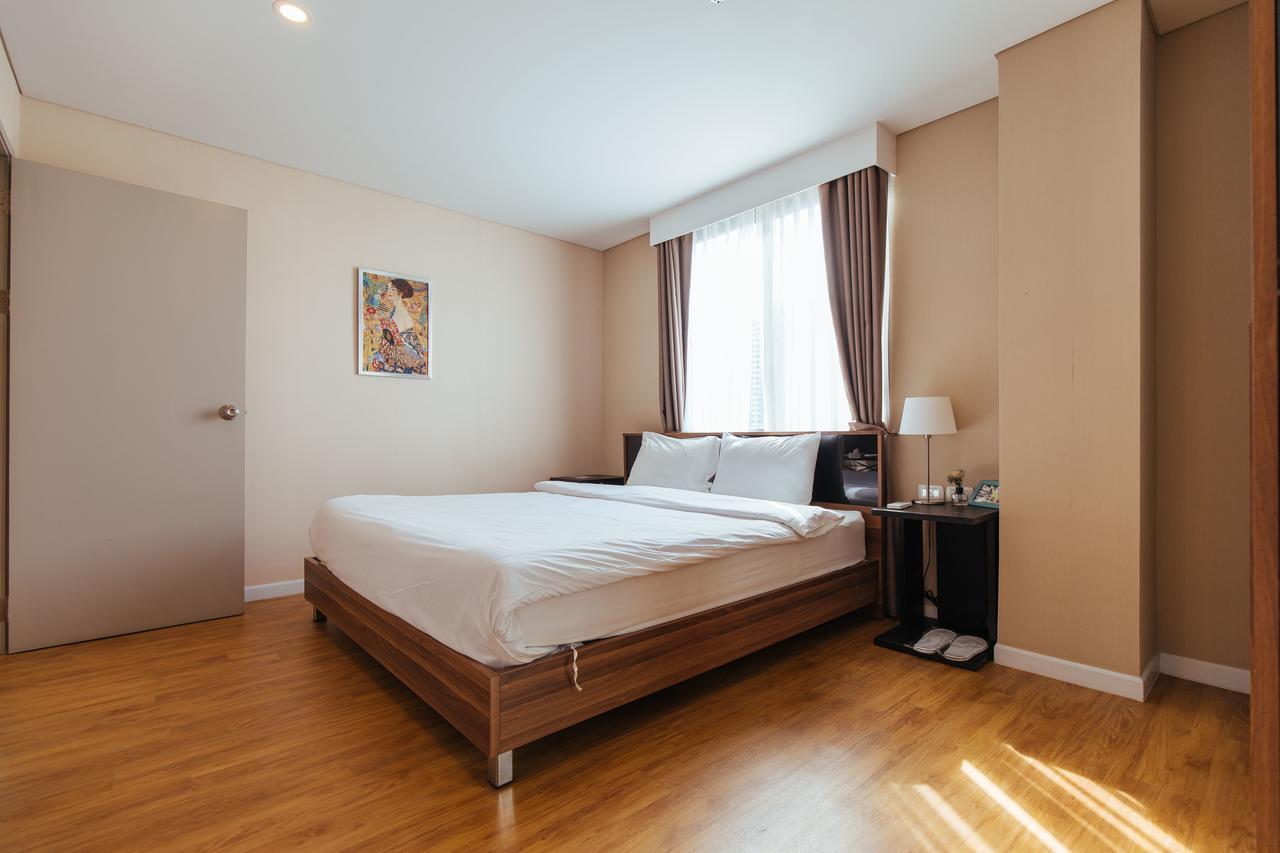 Roomme Hospitality Nang Linchee Branch Bangkok Buitenkant foto