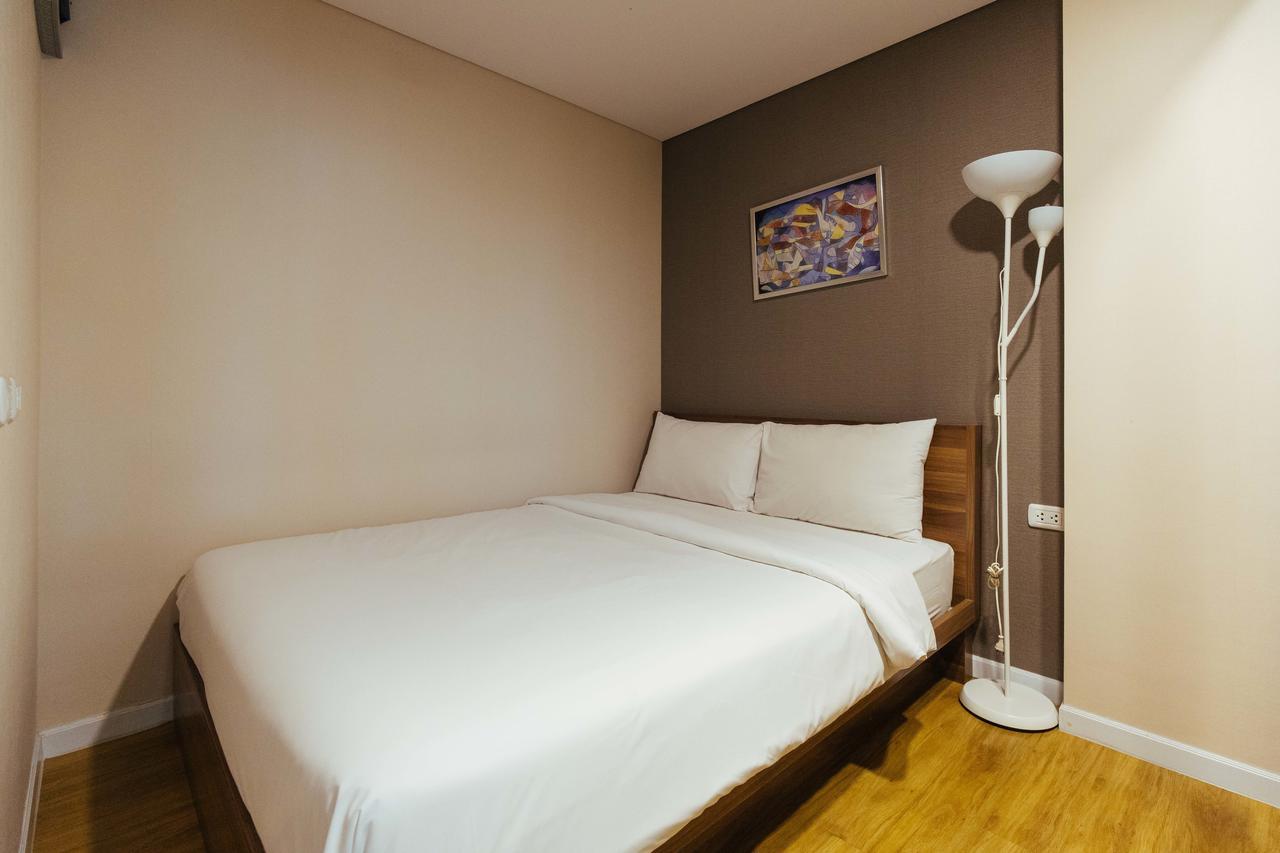 Roomme Hospitality Nang Linchee Branch Bangkok Buitenkant foto